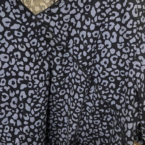 COPY - Cherokee cheetah print scrub top - Picture 4 of 5
